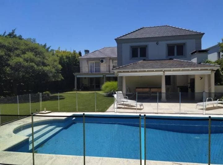Venta/ Alquiler Oportunidad 4 Dorm. Impecable Casa Sobre Lote Interno. Estilo Clásico. - 3