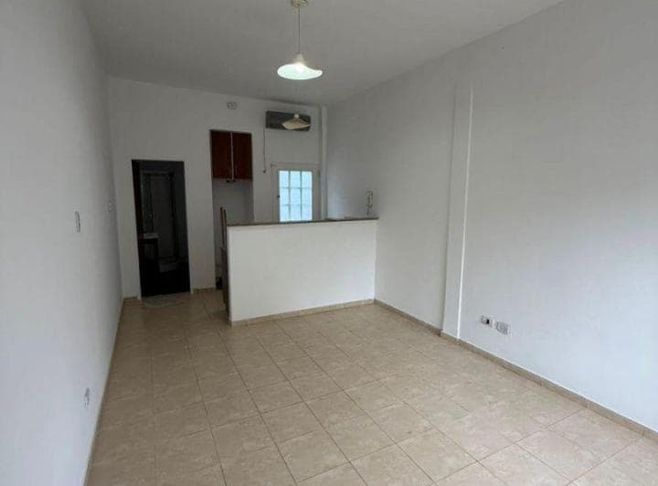 Departamento de 1 Ambiente Al Frente con Patio Sin Expensas - 2