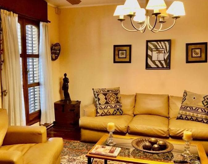 Casa en Venta - 2 Dorm. 2 Baños - 260 m² - Las Flores - 5