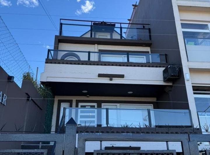 Casa en Alquiler - 4 Dorm. 4 Baños - 300 m - Mar del Plata - 2