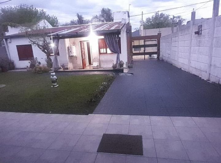 Casa en Venta - 2 Dorm. 1 Baño - 310 m&sup2; - General Belgrano - 2