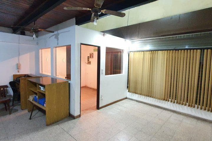Vidriera, Persiana Metálica, Dos Baños - 5