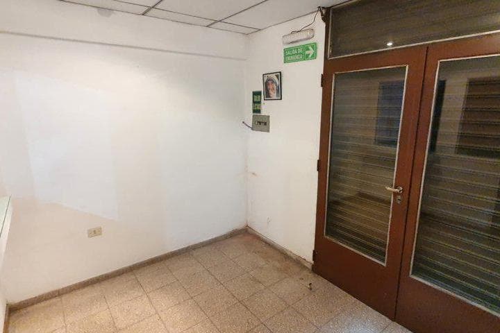 Vidriera, Persiana Metálica, Dos Baños - 3