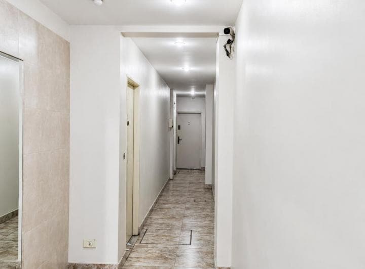 Monoambiente en Tercer Piso con Terraza y Lavadero Compartido - 2