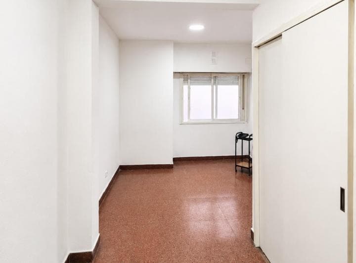 Monoambiente en Tercer Piso con Terraza y Lavadero Compartido - 3