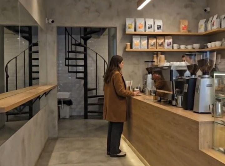 Local de 25 m² con Entrepiso de 12 m² en Venta en Recoleta - 2