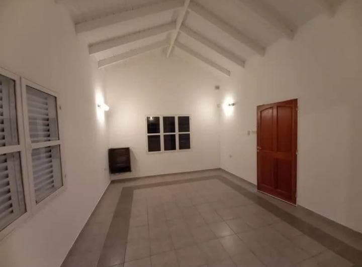 En Venta - Casa 5 Dorm Garaje Doble - en B Natania 19 - Al Lado de Barrio Don Bosco - 4