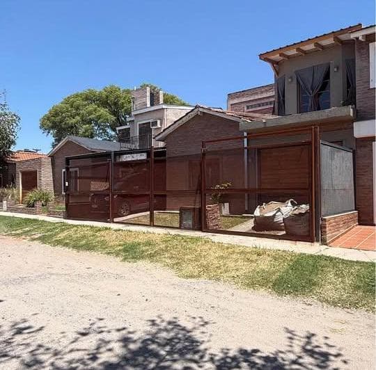 En Venta - Casa 5 Dorm Garaje Doble - en B Natania 19 - Al Lado de Barrio Don Bosco - 3