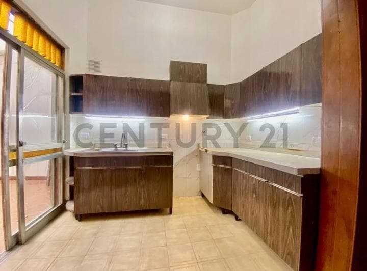 Venta Casa de 3 Dorm. con Quincho y Terraza en Sarmiento, Rosario - 2