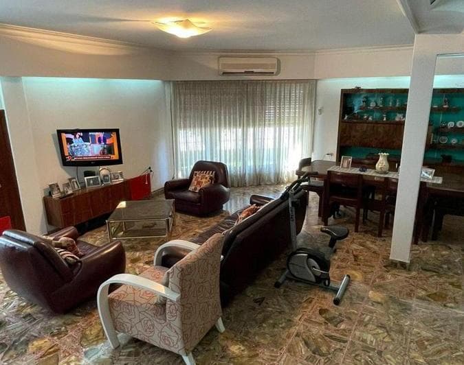 Divina Casa de 4 Ambientes con Patio y Terraza - Cochera - Inmejorable Ubicación - 2