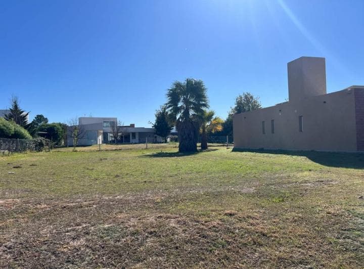 Valle del Golf Hermoso Lote Central en Venta - 2