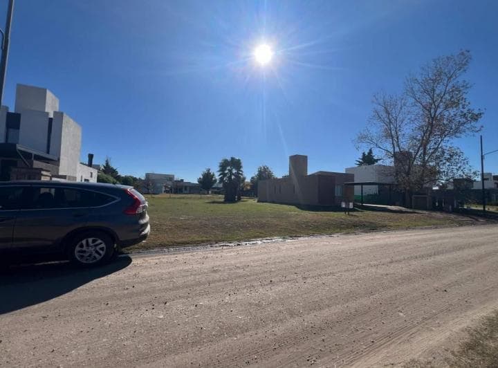 Valle del Golf Hermoso Lote Central en Venta - 3