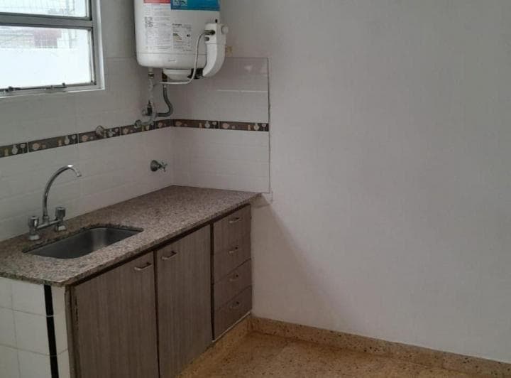 Venta de Departamento de 2 Dorm., en La Plata - 2