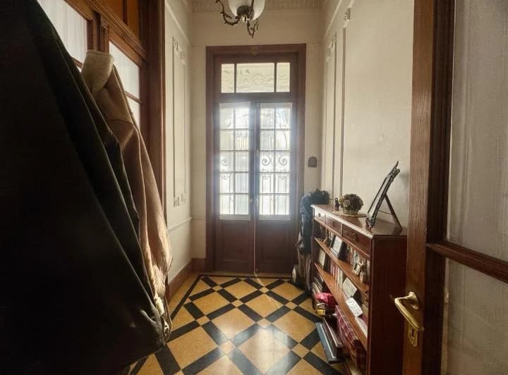 Venta de Casa en Esquina con Terraza y Parrilla Excelente Estado en Caballito - 5