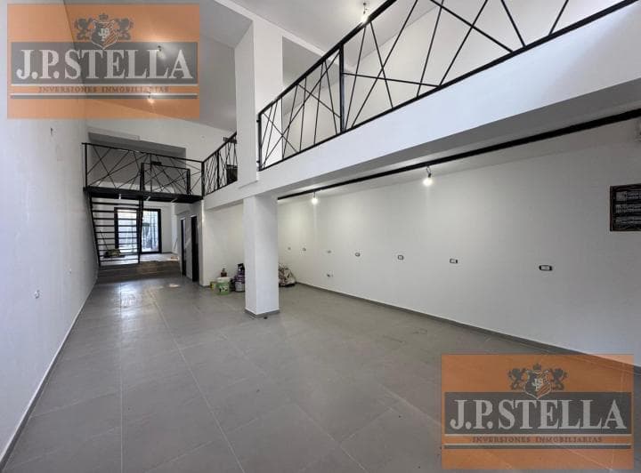 Local Comercial 109 m² Refaccionado a Nuevo, S/ Peatonal y Frente a La Plaza - San Justo (Centro) - 2