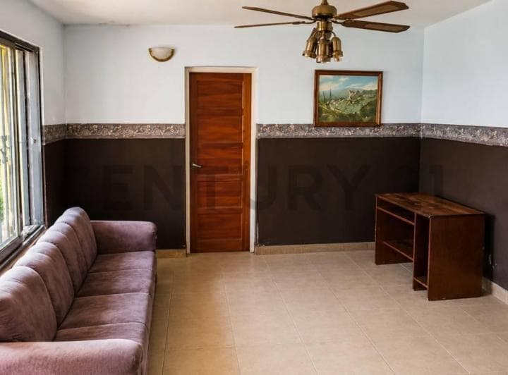 Gran Casa 3 Dorm. Para Reciclar en Venta, 500 m² de Terreno – Ameghino Sur - 5