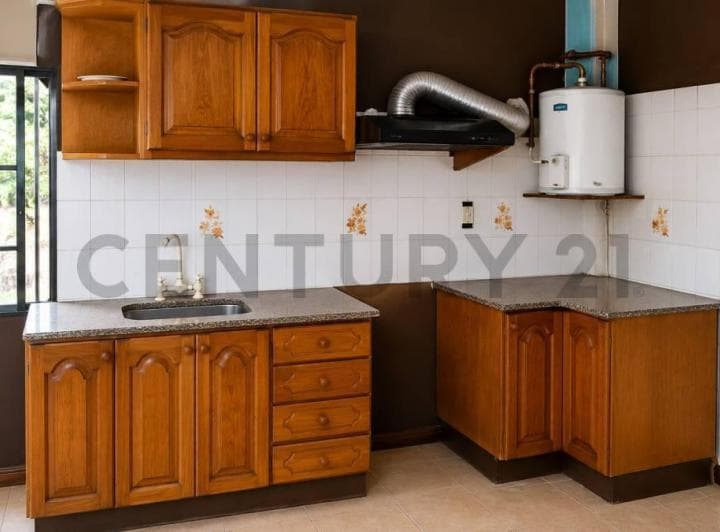 Gran Casa 3 Dorm. Para Reciclar en Venta, 500 m² de Terreno – Ameghino Sur - 2