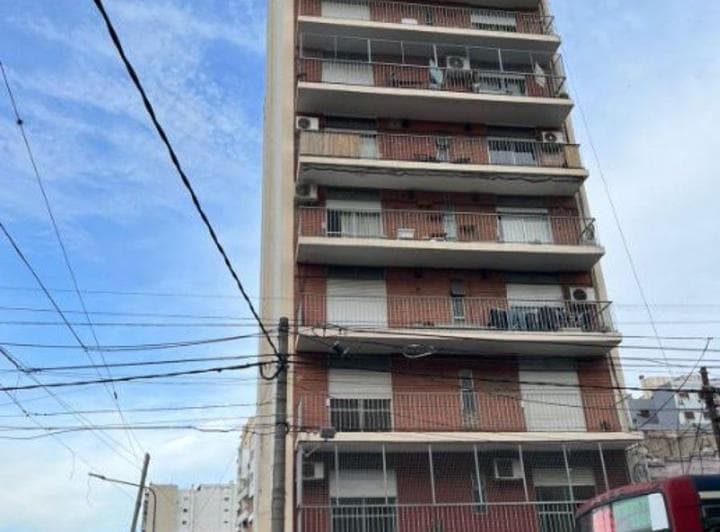 Departamento 3 Ambientes Al Frente con Balcón - 2