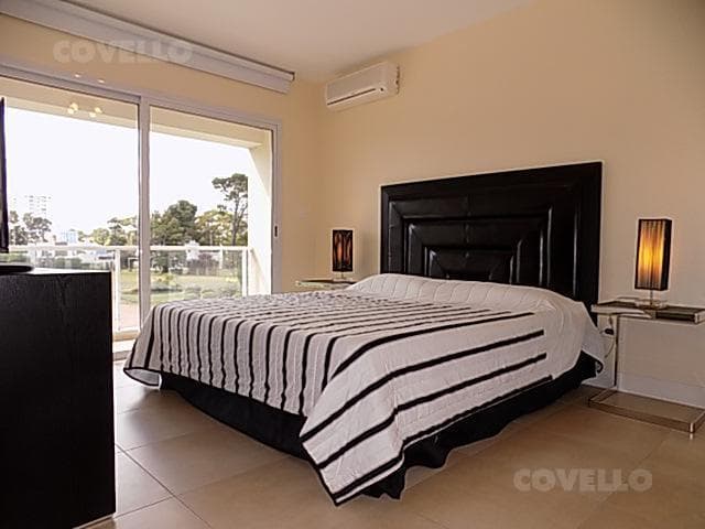 Venta y Alquiler, Casa de 4 Dorm., Boulevard Park Playa Mansa - 4