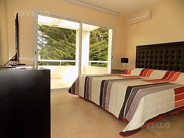 Venta y Alquiler, Casa de 4 Dorm., Boulevard Park Playa Mansa - 5
