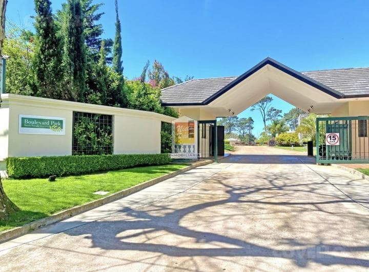 Venta y Alquiler, Casa de 4 Dorm., Boulevard Park Playa Mansa - 2
