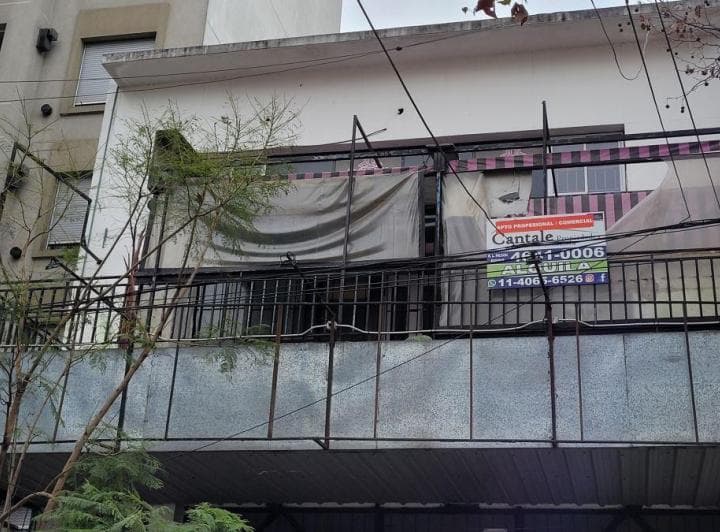 Oficinas de Uso Comercial o Profesional 1er Piso por Escalera - 2