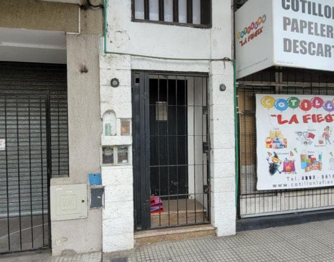 Oficinas de Uso Comercial o Profesional 1er Piso por Escalera - 3
