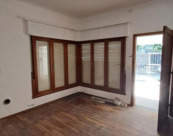 Excelente Casa Chalet a La Venta, con 400 m² de Lote. - Céntrica. - 3