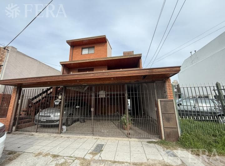 Venta PH 3 Ambientes con Jardín en Bernal Oeste - 2
