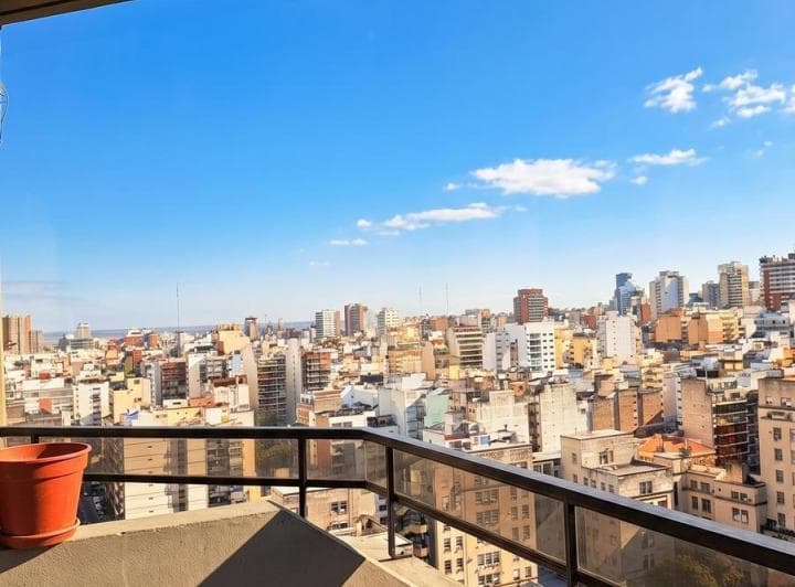 Consultorio Ideal Uso Médico de Dos Ambientes y Vista Abierta en Alquiler - Barrio Norte - 2