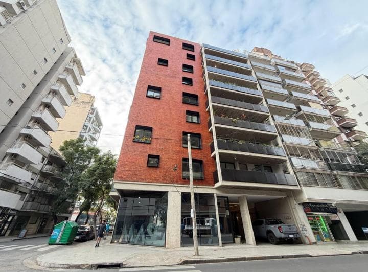 Venta: Departamento de Tres Dorm., Balcón con Parrilero y Amenities. Centro, Rosario - 3