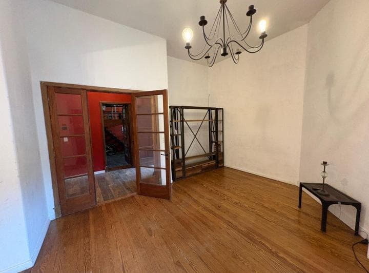 Casa de 4 Ambientes en 2 Plantas con Cochera, Terraza y Espacio Independiente – Coghlan - 3