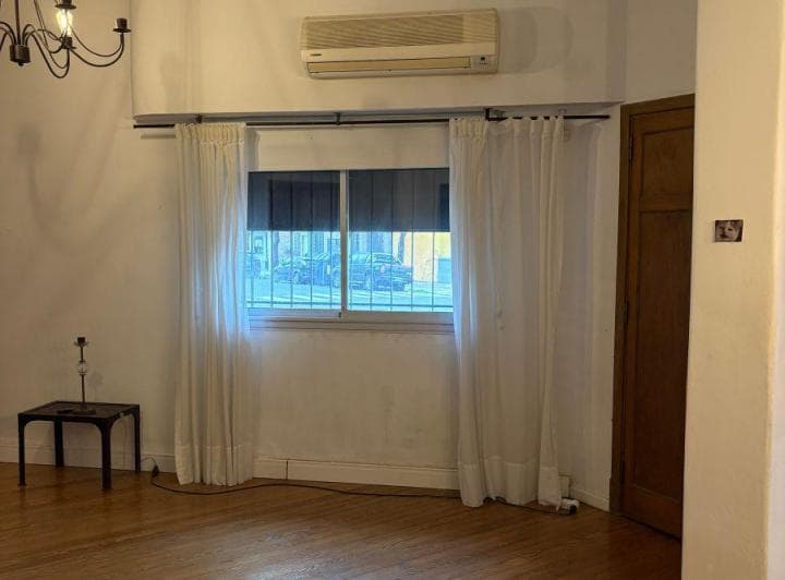 Casa de 4 Ambientes en 2 Plantas con Cochera, Terraza y Espacio Independiente – Coghlan - 2