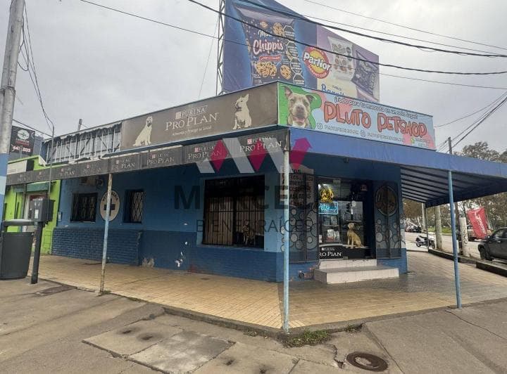 Local Comercial en Esquina en Venta - 2