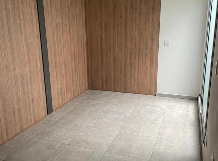 Oficina en en El Centro de La Ciudad, 4 Espacios, Sala de Reuniones; Asadores, Patio - 3