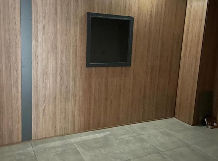 Oficina en en El Centro de La Ciudad, 4 Espacios, Sala de Reuniones; Asadores, Patio - 2