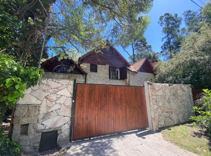 Venta Casa con Pileta en El Bosque Peralta Ramos - 3