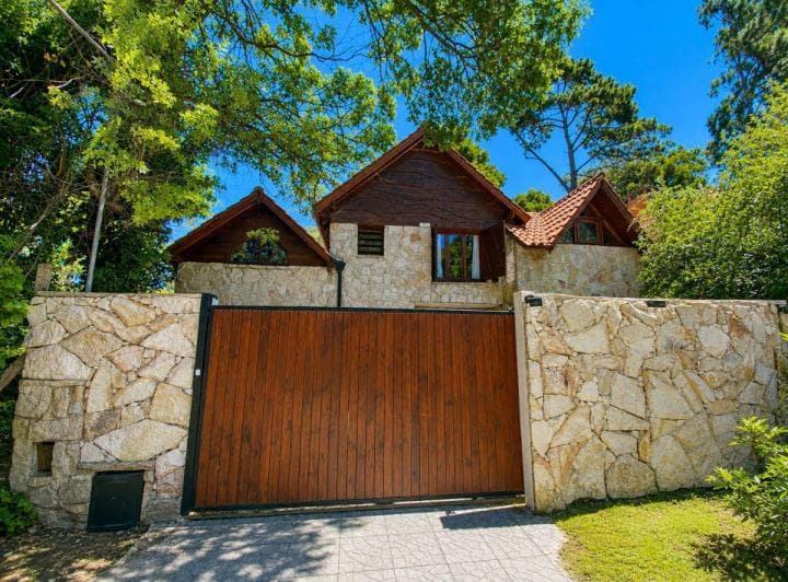 Venta Casa con Pileta en El Bosque Peralta Ramos - 5