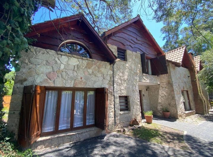 Venta Casa con Pileta en El Bosque Peralta Ramos - 2