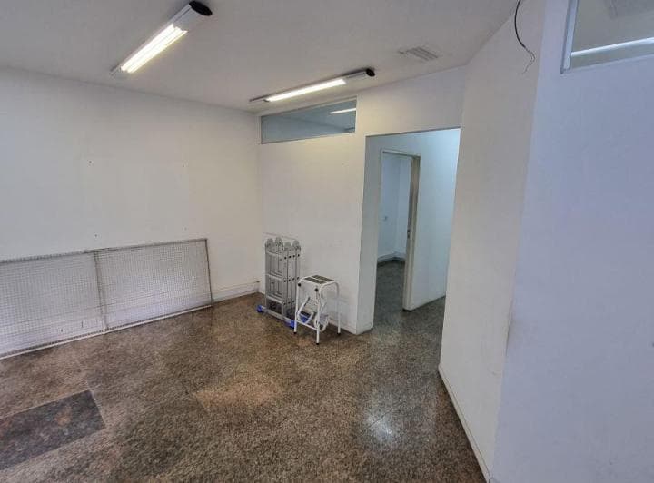 Amplio Local Comercial de 212 m&sup2; en Duarte Quirós – Ideal Empresas, Institutos y Oficinas - 2