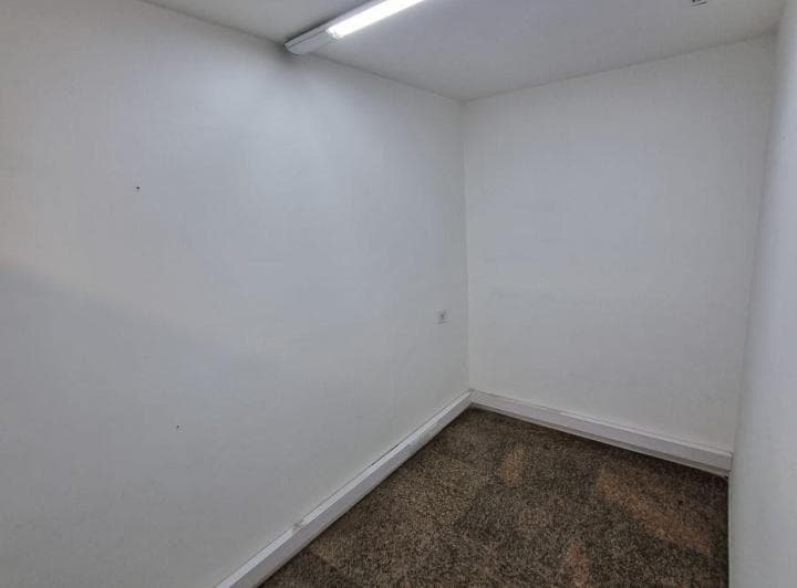 Amplio Local Comercial de 212 m&sup2; en Duarte Quirós – Ideal Empresas, Institutos y Oficinas - 5