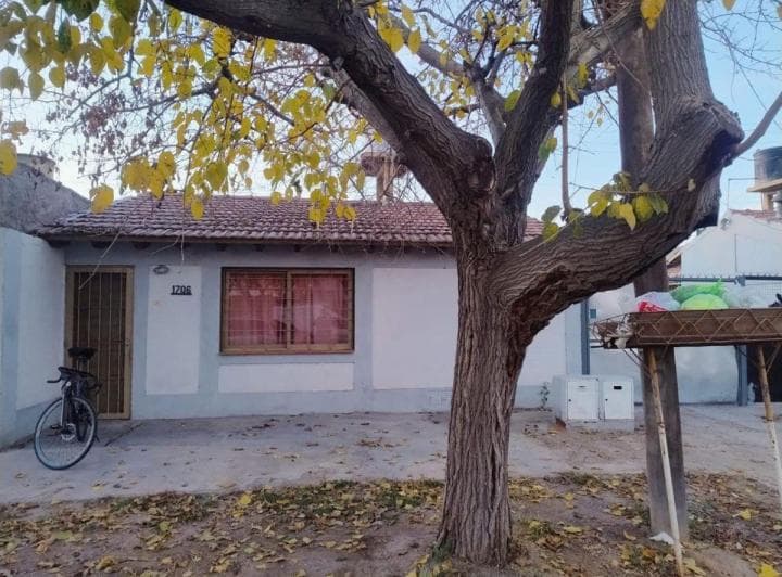 Casa en Venta - 3 Dorm. - Cochera y Churrasquera - Guaymallén - 2