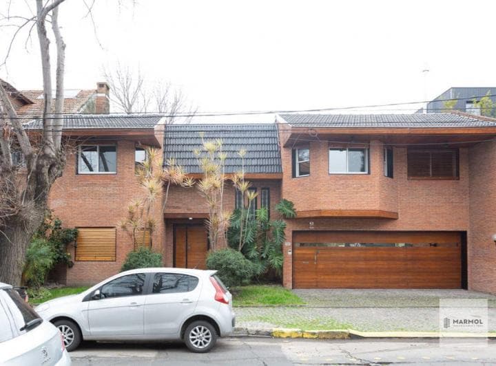 Extraordinaria Residencia de 4 Dorm. Mas Dependencia en Alquiler - 2