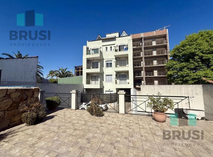 Venta Departamento Dos Ambientes con Cochera - Adrogue - 4