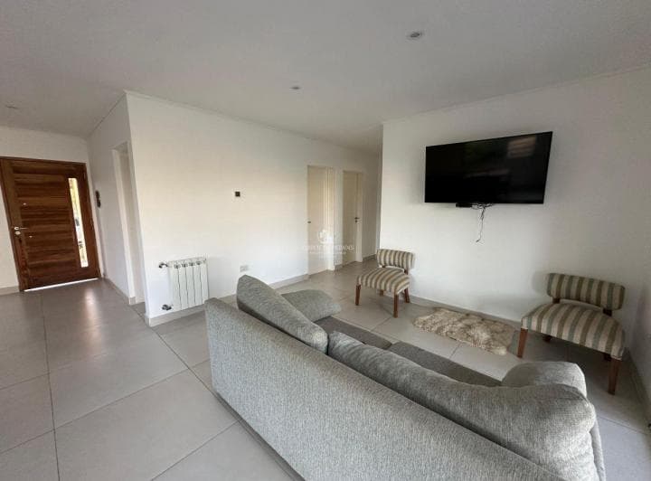 Oportunidad! Vivi en Santa Elena. Casa en Venta de 4 Ambientes. Lote Interno. Pilar - 3