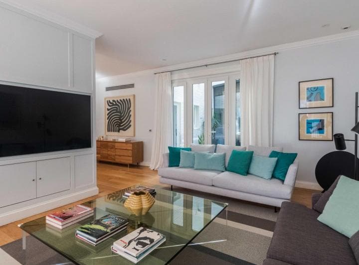 Impecable Casa en Venta en Barrio Parque. - 3