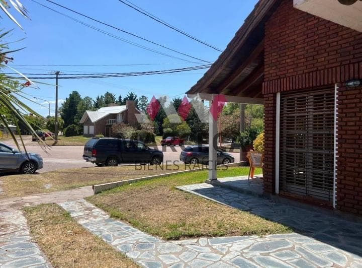 Hermosa Casa con Departamento en Venta en Monte Hermoso - 3
