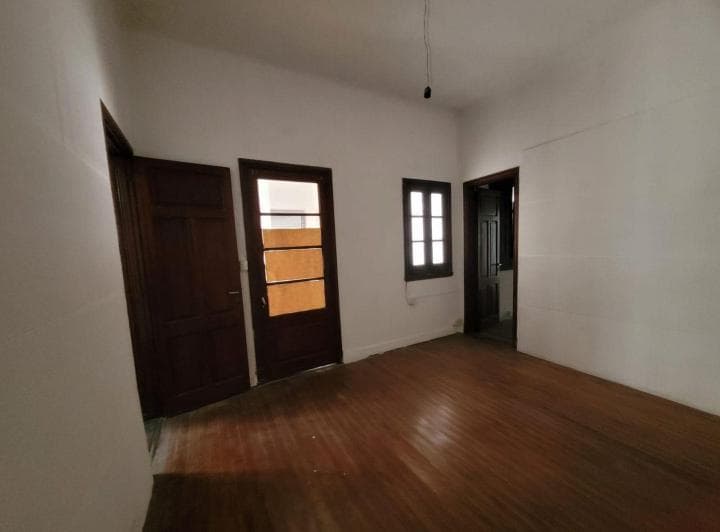 Casa Al Frente 2 Dorm. con Cochera. Barrio Parque - 5