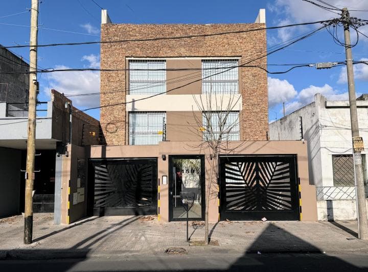 Alquiler de Oficina 2 Ambientes en Ramos Mejia Muy Buen Estado Ideal Uso Profesional o Vivienda - 2
