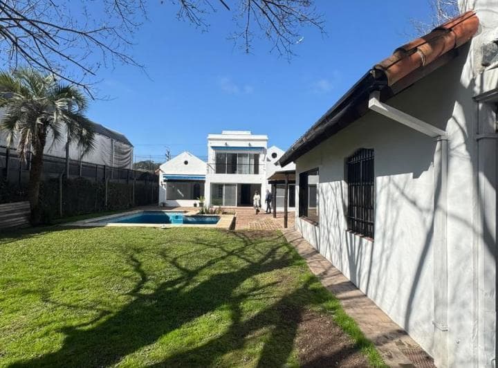 Alquiler Casa en Lomas de San Isidro | Gran Jardín Quincho y Pileta | 850 m² | Garage Para 4 Autos - 5